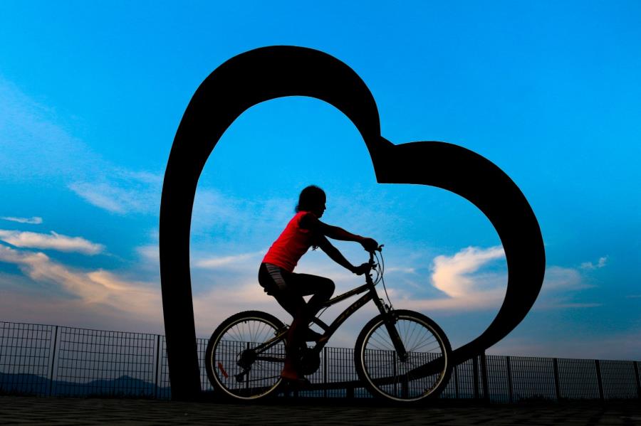 Passeio ciclístico no projeto Bairros Vivos celebra o Dia Mundial Sem Carro