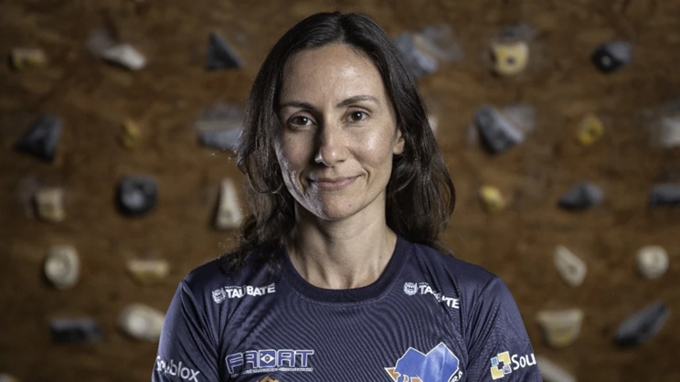 Marina Dias conquista bicampeonato mundial de paraescalada na Coreia do Sul
