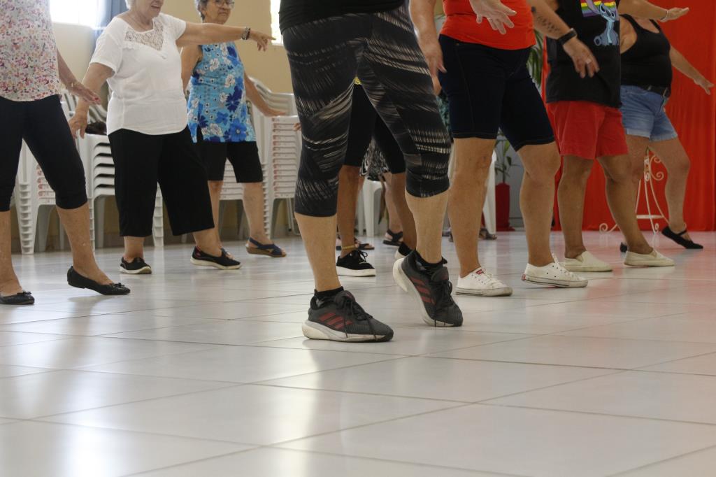CCI Vila Marli realiza aulas abertas ao público do curso 'Samba no Pé'