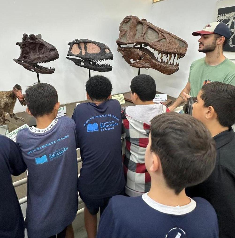 Projeto Museu-Escola leva alunos da rede municipal para visita guiada ao Museu de História Natural de Taubaté