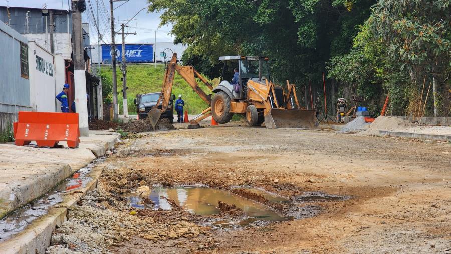 Prefeitura avança em obras na avenida Antônio de Queiroz Filho, na Independência