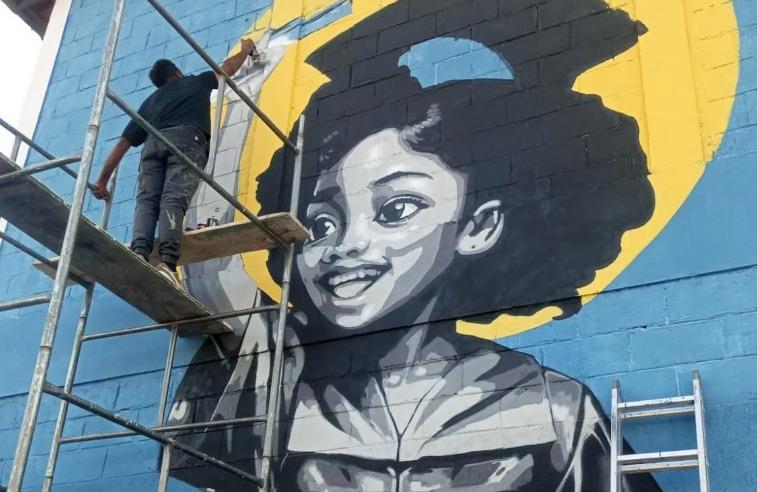 'Voltando à Escola': ambientes escolares recebem intervenção artística para início do ano letivo