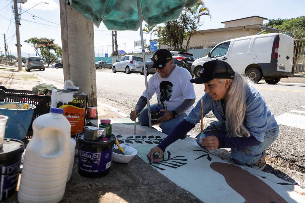 Pintura em bocas de lobo reforça conscientização ambiental no Três Marias durante Bairros Vivos