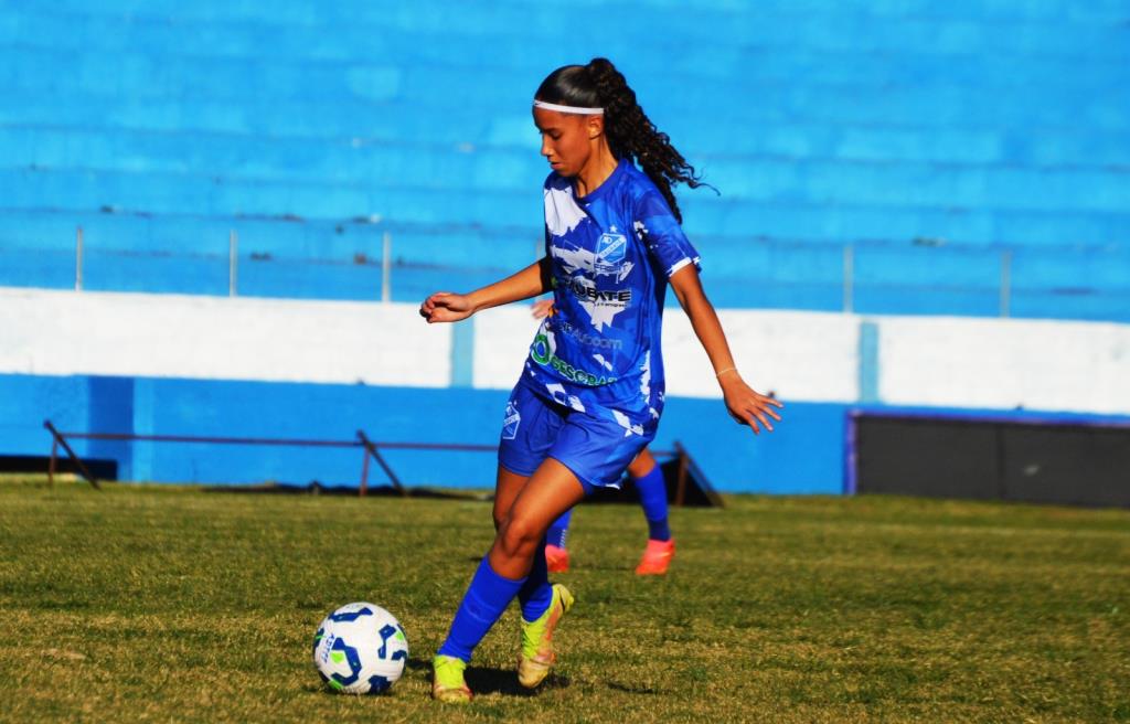 Taubaté realiza seletiva para equipe feminina do futebol de base sub-15 e sub-17