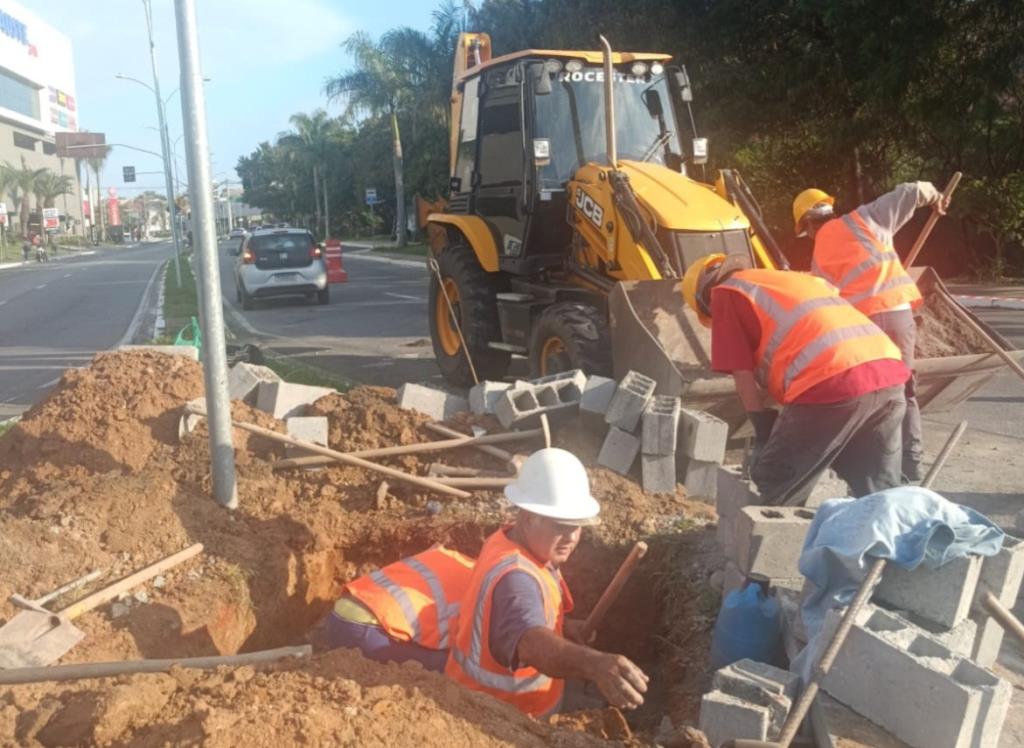 Prefeitura realiza manutenções em redes de águas pluviais de diversos bairros de Taubaté