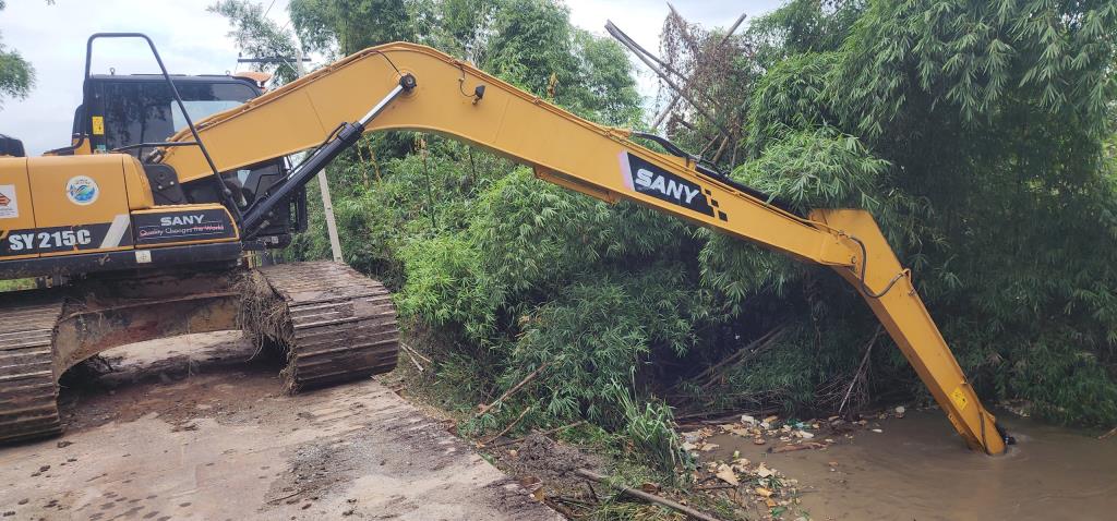Prefeitura intensifica ações de desobstrução em córregos das regiões mais afetadas pela chuva
