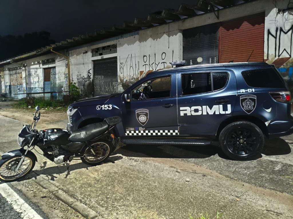 Guarda Civil prende suspeito por tráfico, apreende drogas e recupera motocicleta após denúncia