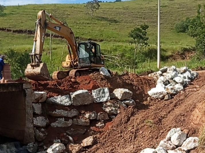 Prefeitura realiza melhorias em ponte na estrada Pouso Frio, com apoio da iniciativa privada
