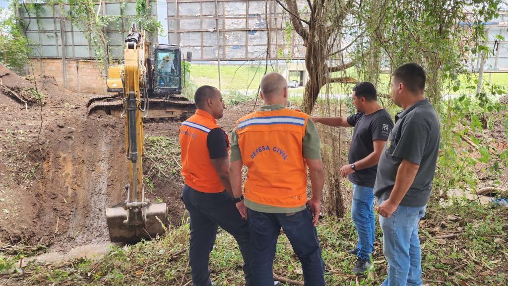 Prefeitura realiza serviços emergenciais próximo ao túnel João Dias