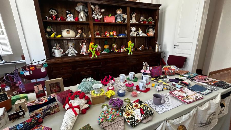 Villa Santo Aleixo oferece feira com artesanatos produzidos nas Escolas do Trabalho