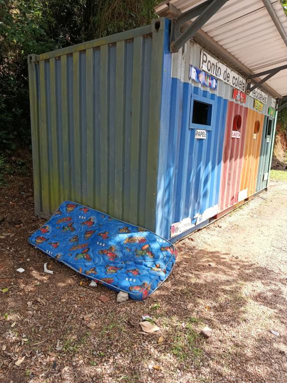 Prefeitura orienta sobre o descarte de materiais recicláveis no container municipal