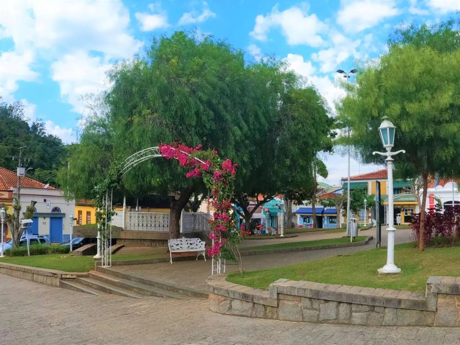 Prefeitura sanciona Lei que cria o projeto “Adote uma Praça” em Monte Alegre do Sul