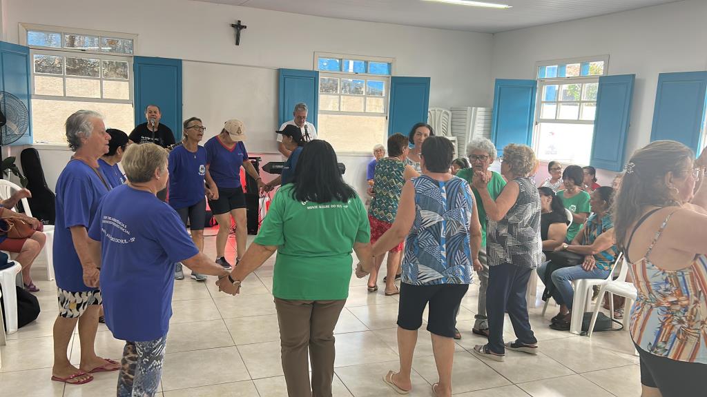 Projeto Movimenta SUAS promove tarde de música ao vivo e capoterapia para o Grupo Feliz Idade