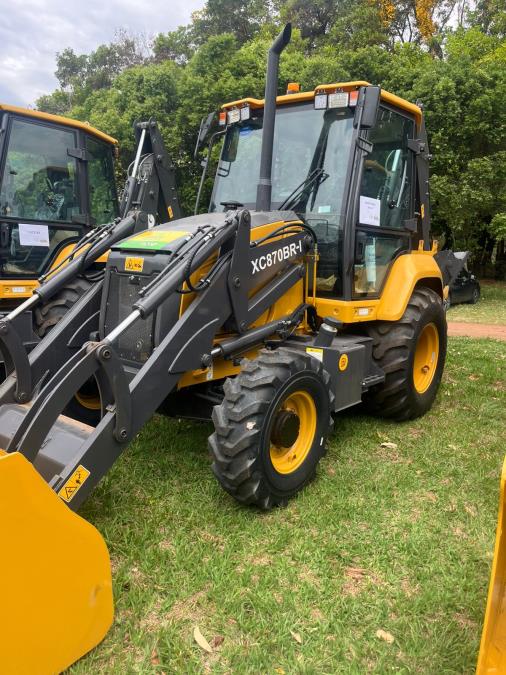 Monte Alegre do Sul é contemplada com retroescavadeira pelo Programa PROMAQ