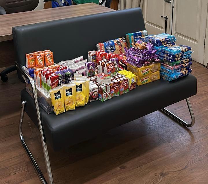 Prefeitura recebe doação da Academia Movafit para escolinhas municipais de esportes