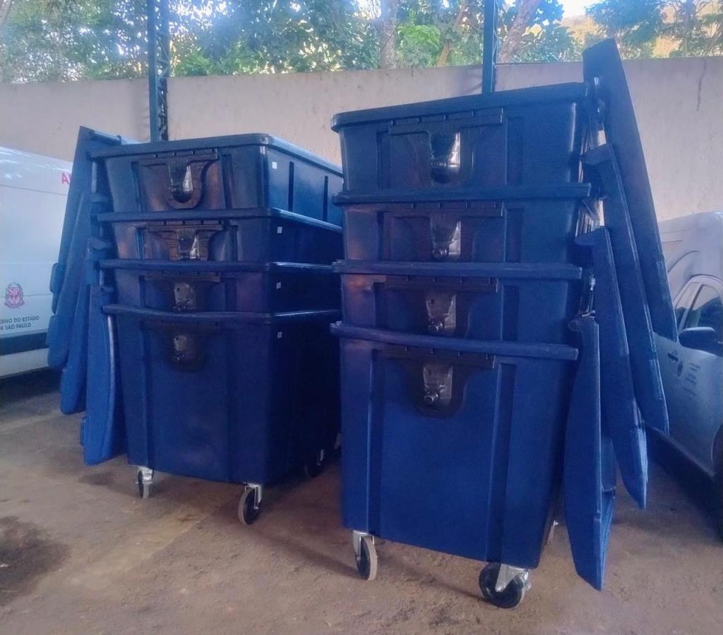 Prefeitura adquire lixeiras tipo containers para reforçar a limpeza urbana