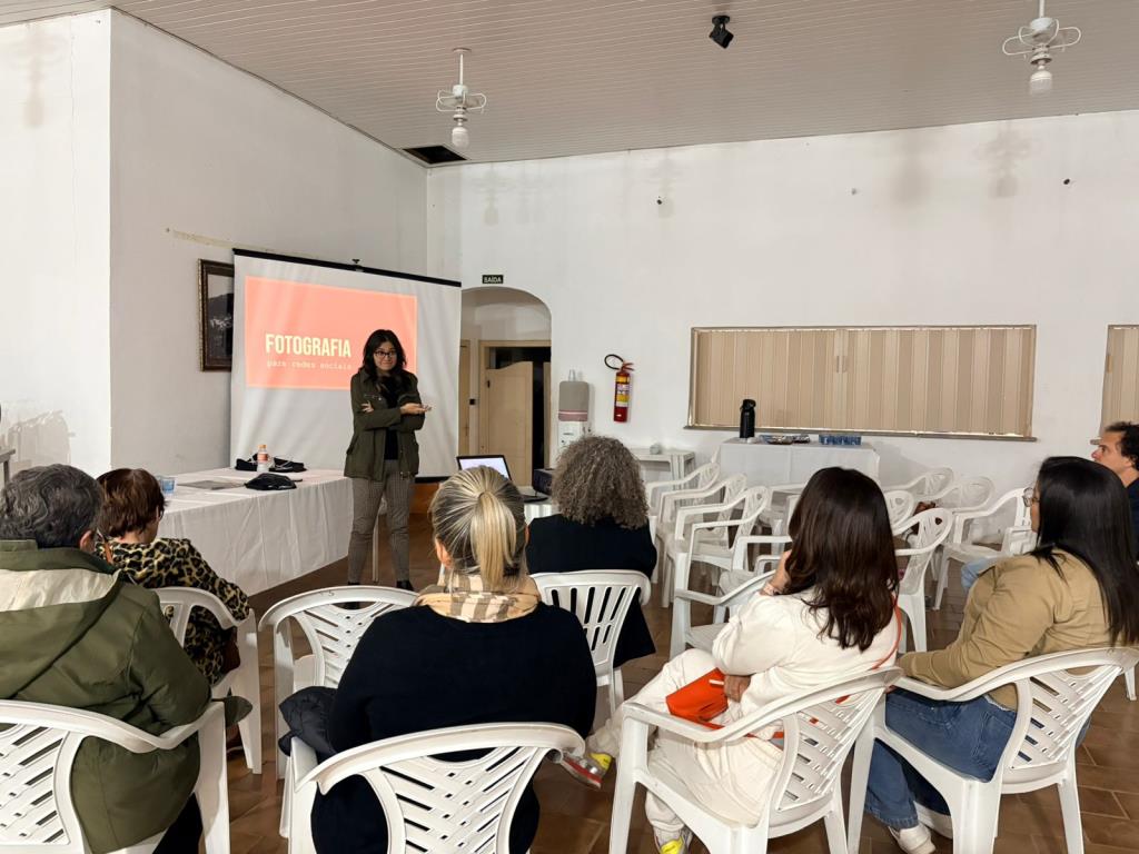 Oficina “Fotografia para Redes Sociais” reúne participantes em noite de aprendizado em Monte Alegre do Sul