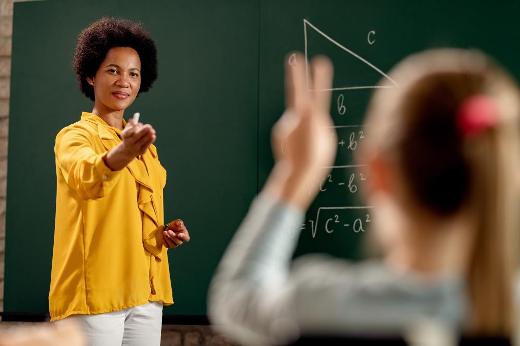 Prefeitura de Monte Alegre do Sul seleciona currículos de Professores da Educação Básica I e II