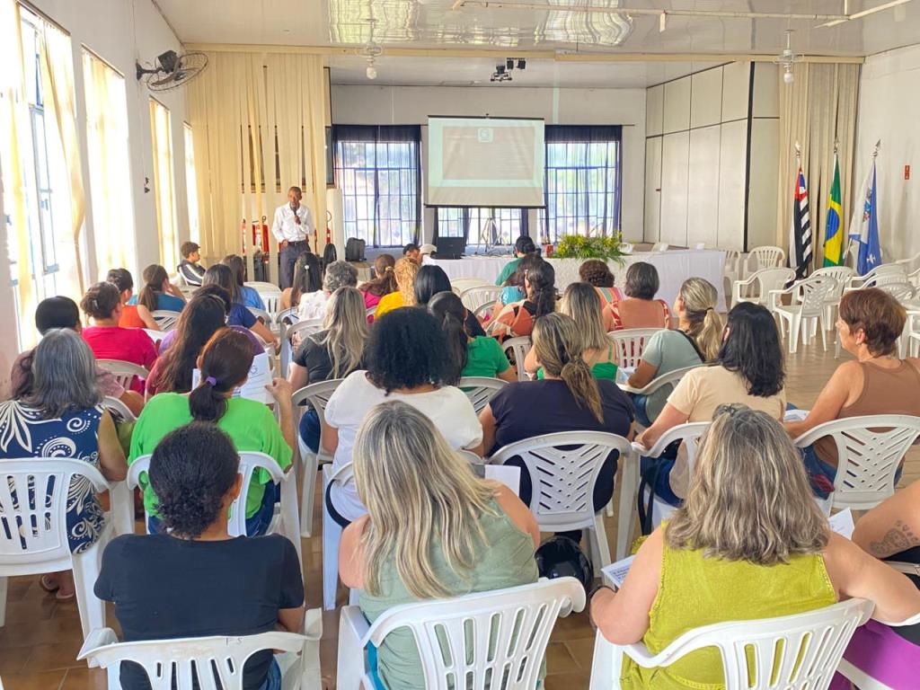 SESMT promove palestra para servidores da Educação Municipal