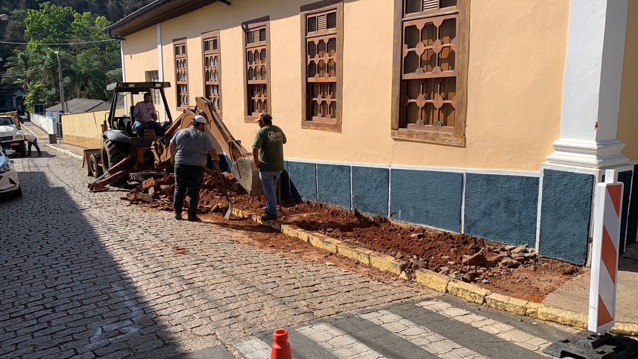 Prefeitura inicia obras de Reforma e Revitalização da Praça Bom Jesus
