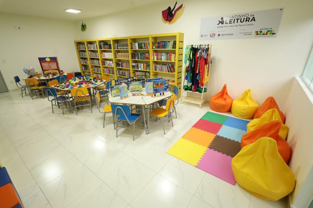 Cantinho da Leitura é inaugurado na EMEB Raul de Paiva Castro
