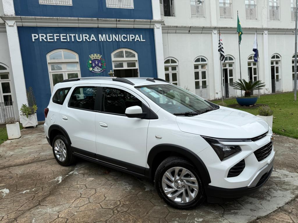 Prefeitura reforça frota da Saúde com novo veículo para transporte de pacientes