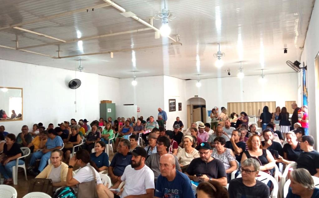 Prefeitura de Monte Alegre do Sul entrega matrículas de regularização fundiária