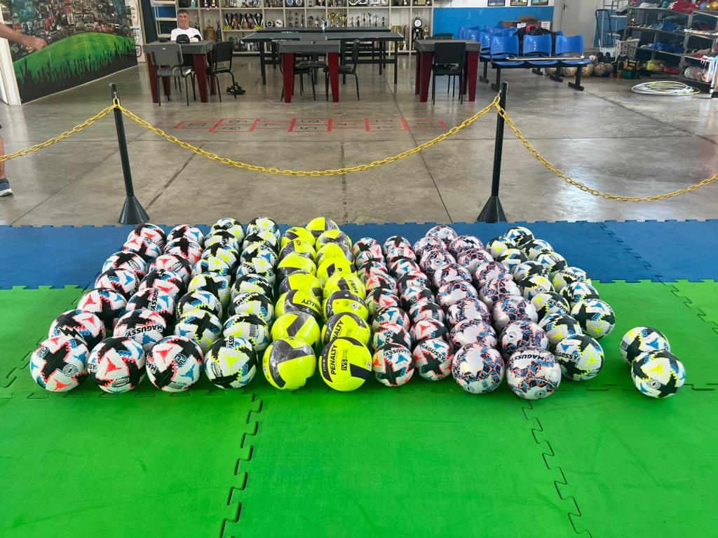 Prefeitura investe em novos materiais esportivos para fortalecer atividades no município