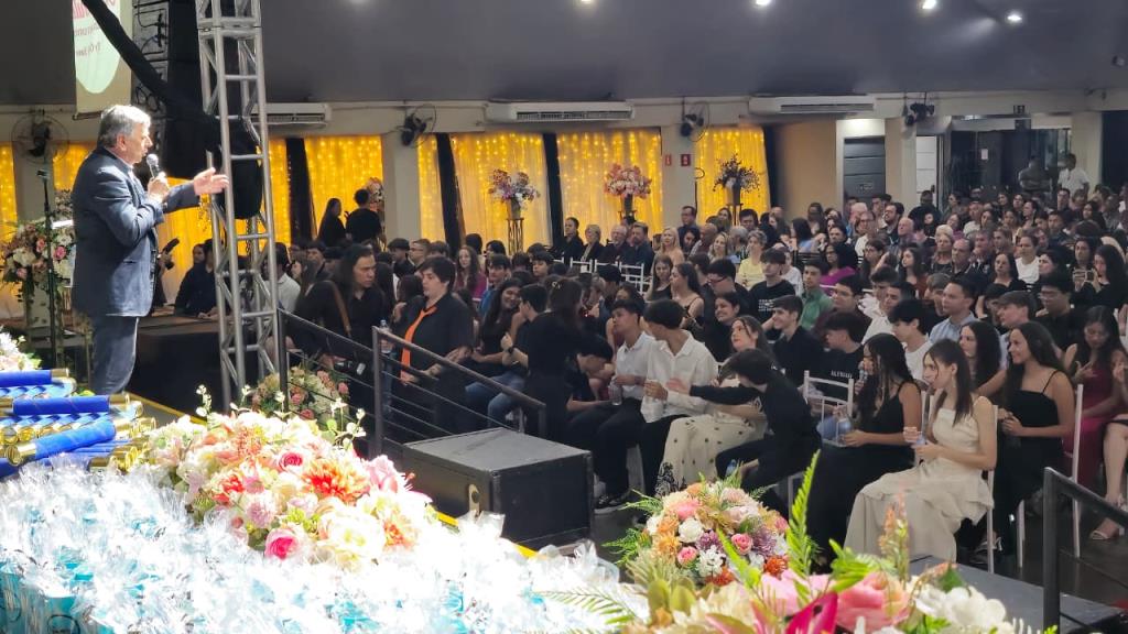 Escola Adelino Bordignon realiza Colações de Grau dos alunos dos 9º e 3º anos na Sorema