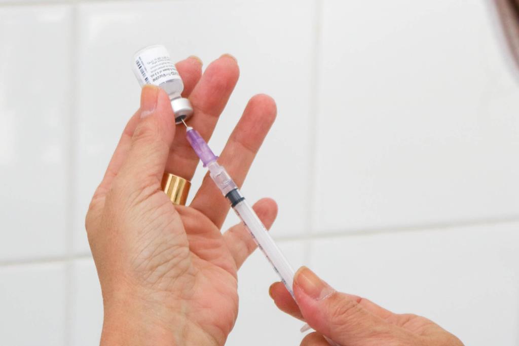 Saúde alerta grupos prioritários para vacinação contra a gripe com aumento de casos de Síndrome Respiratória Aguda Grave