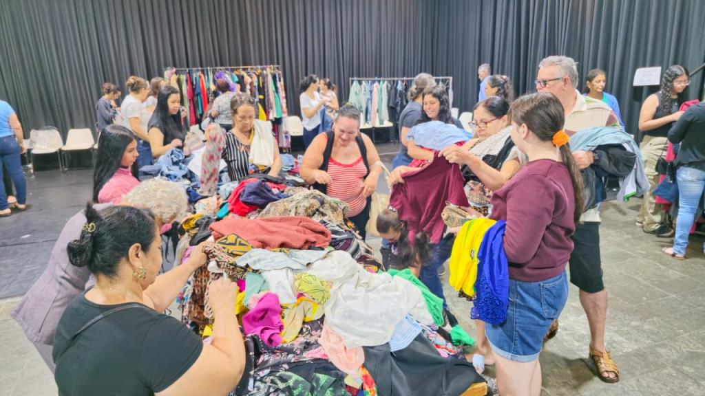 Bazar Solidário atrai grande público e fortalece ações do Fundo Social de Solidariedade