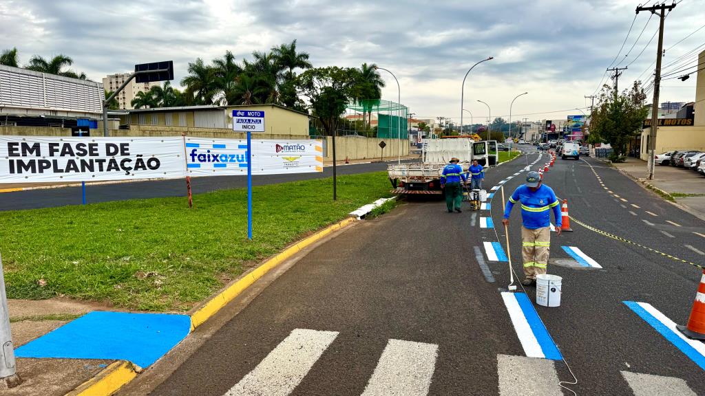 Avenida Padre Nelson começa a receber a Faixa Azul para motociclistas