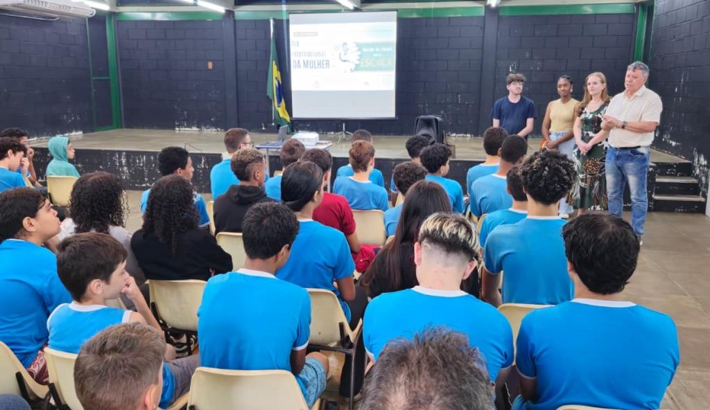 ‘Maria da Penha vai à escola’: Rede pública municipal realiza palestras para estudantes