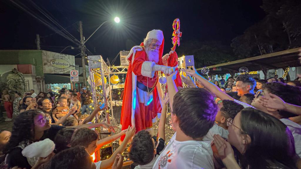 Chegada do Papai Noel na Casa da Cultura encantou a todos!