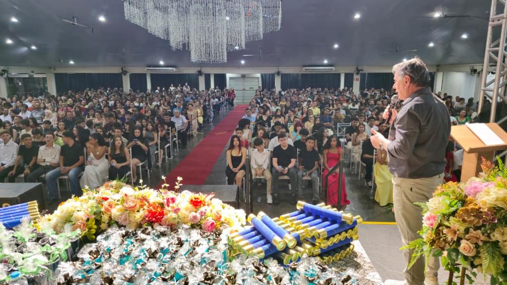 Cerimônia de finalização de ciclo nas Escolas Municipais celebra trajetória e conquistas