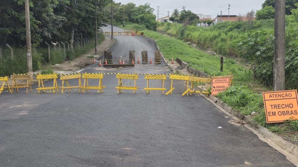 Atenção - Rua interditada