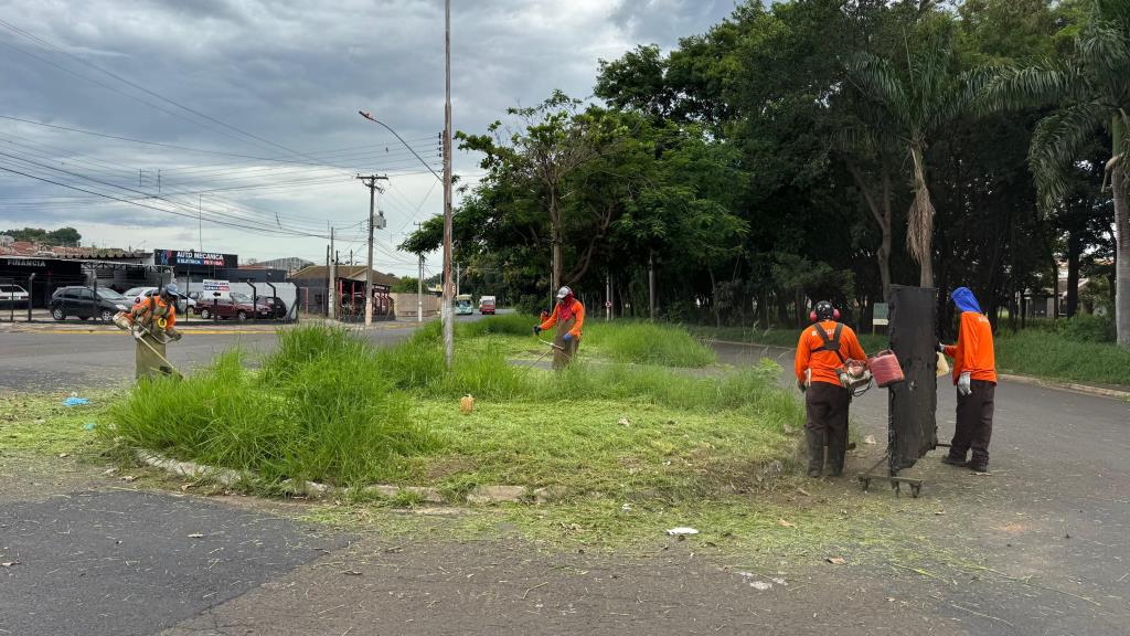 Prefeitura de Matão intensifica os serviços de roçagem e reforça equipes com a contratação de mais mão de obra