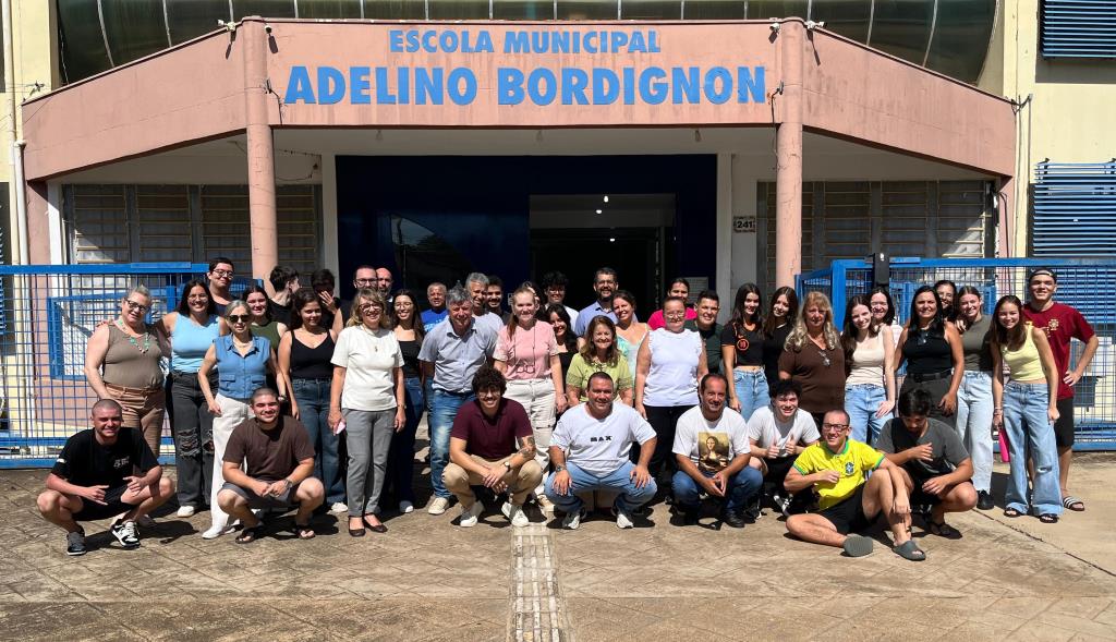 Estudantes da rede pública municipal de ensino passam em vestibulares competitivos