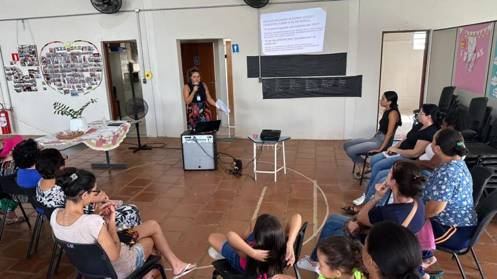 1º encontro do grupo ‘Café delas’ abordou questões sociais enfrentadas por mulheres