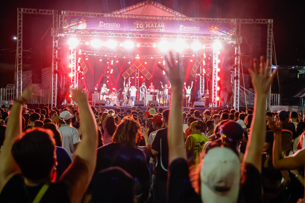 Carnaval Tô Matão 2026 leva multidão de foliões a curtir shows, blocos, escolas de samba e matinês