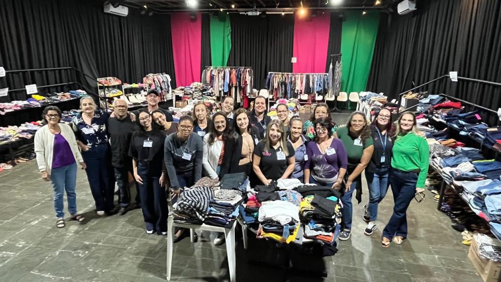 Bazar do Fundo Social mobiliza comunidade e reverte renda para a compra de equipamentos de acessibilidade