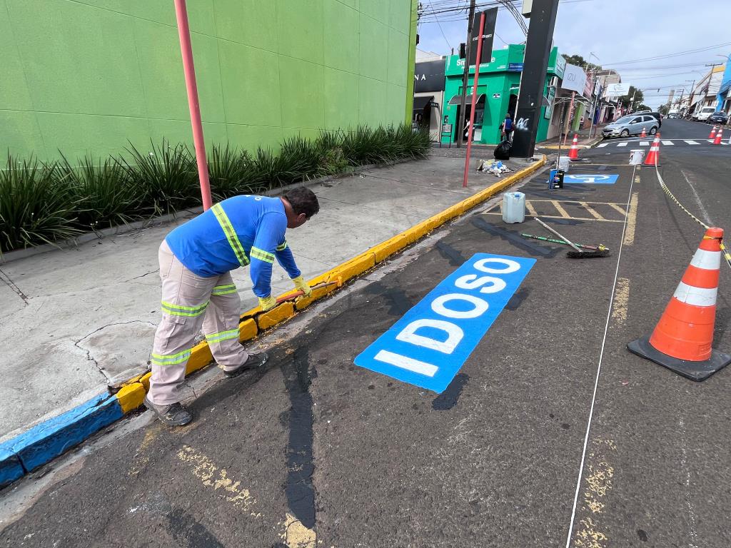 Prefeitura realiza manutenção de pintura na sinalização de trânsito em Matão