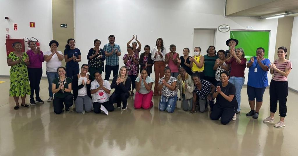 Mulheres atendidas pelos CRAS do Bairro Alto e do IV Centenário celebram a vida e a saúde