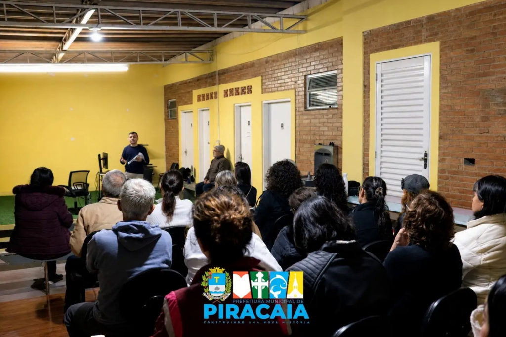 PREFEITURA DE PIRACAIA REALIZA OFICINA PARA ORIENTAR FAZEDORES DE CULTURA SOBRE OS EDITAIS DA PNAB !