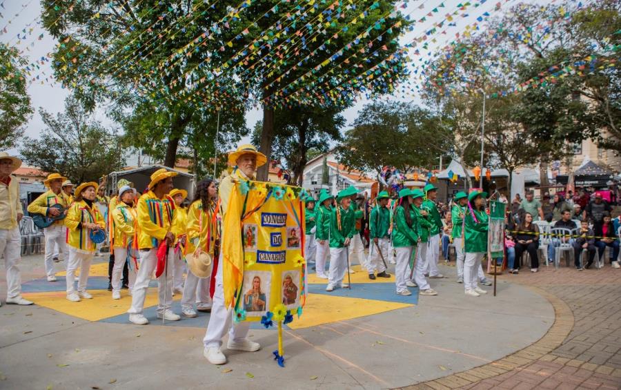 Grupos Tradicionais Folclóricos na Celebração de 208 Anos de Nossa Cidade !