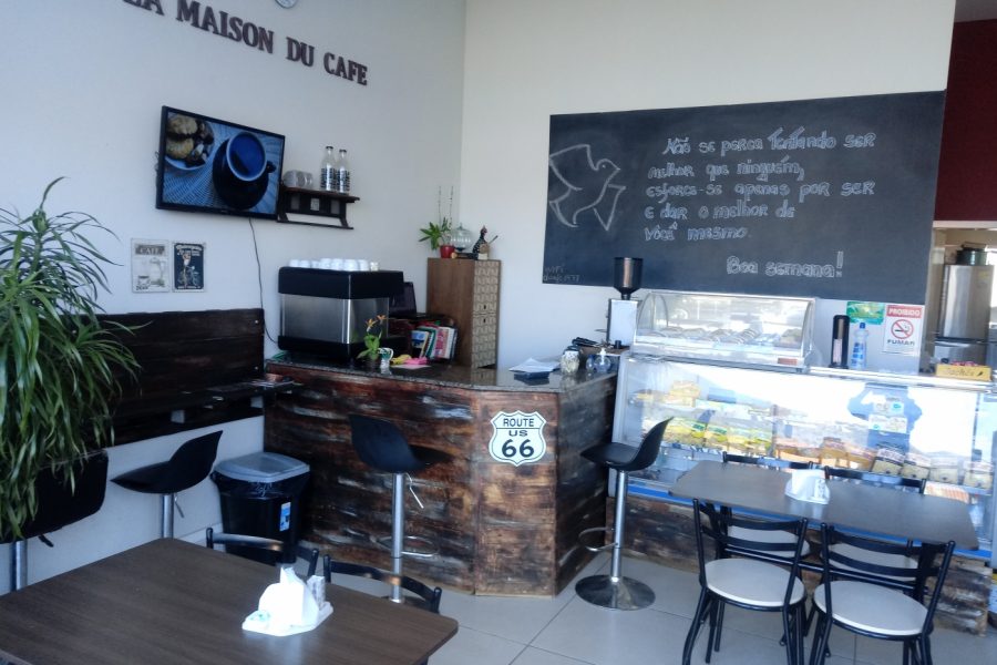 DI CAFÉ HAPPY HOUR