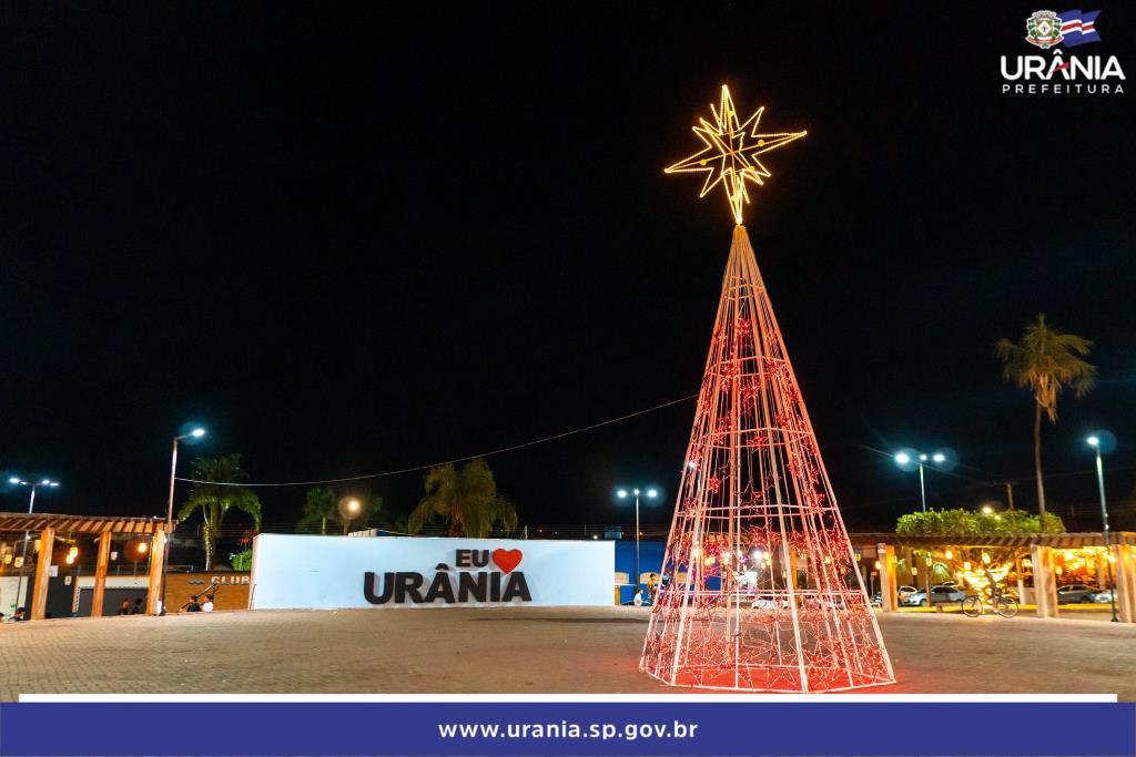 NATAL ENCANTANDO DE URÂNIA TRANSFORMA A PRAÇA DA MATRIZ EM CENÁRIO DE LUZES E MEMÓRIA