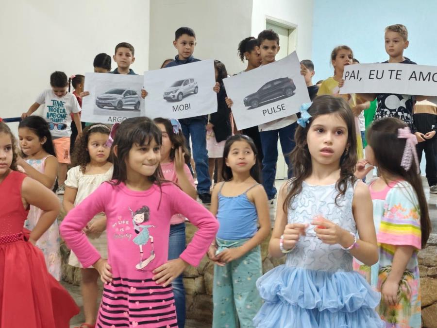 DIA DOS PAIS É CELEBRADO COM MUITO AMOR NAS ESCOLAS MUNICIPAIS