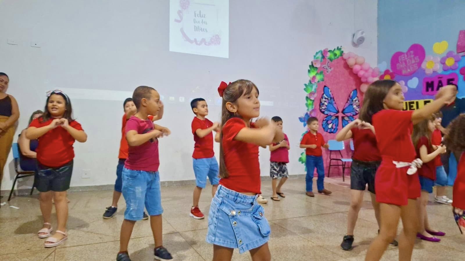 EMEIF Pinguinho de Gente celebra o Dia das Mães com emoção e carinho