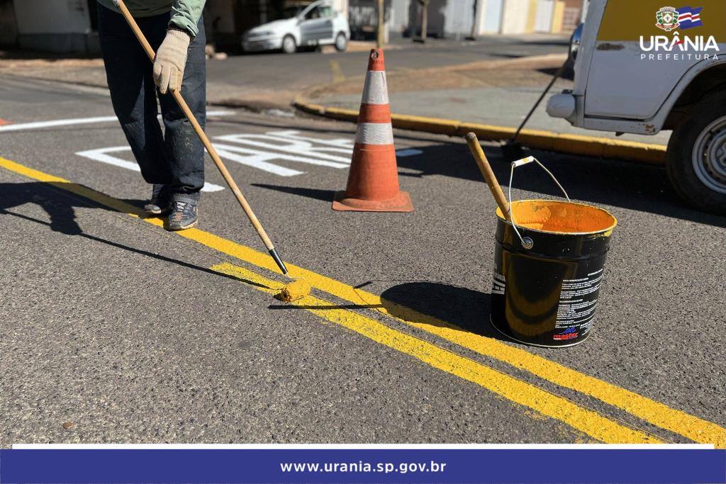 SINALIZAÇÃO DE TRÂNSITO É RENOVADA EM DIVERSOS PONTOS DA CIDADE